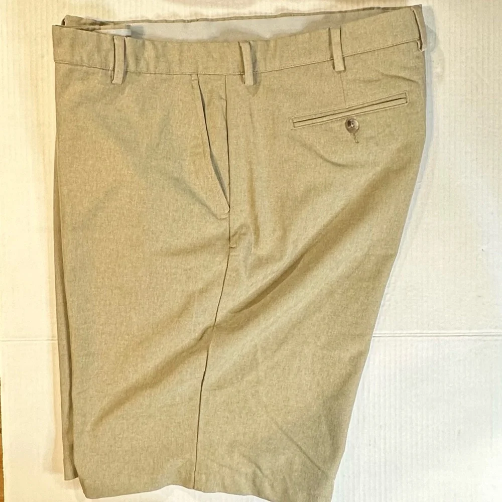 Greg Norman Men’s Jordan Chino Gold Short Tan Zip Up Pockets Size 42 Pre-owned‎